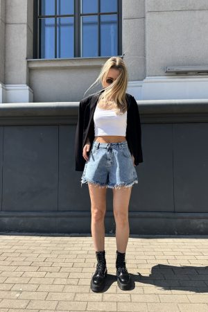 FRAY DENIM SHORTS